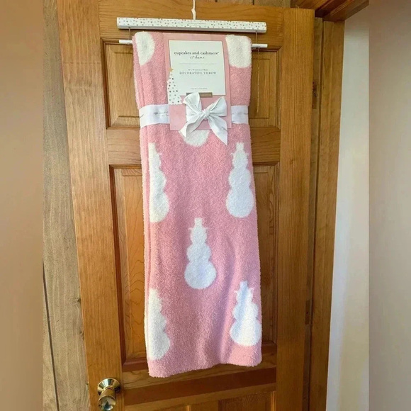 CUPCAKES AND CASHMERE VIRAL Pink Pastel Snowman Blanket Throw 50x70 Christmas - Picture 5 of 8